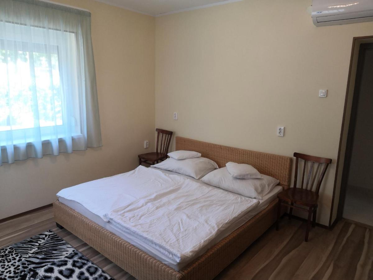 דירות באלאטונפורד Lila Fuge Apartman מראה חיצוני תמונה