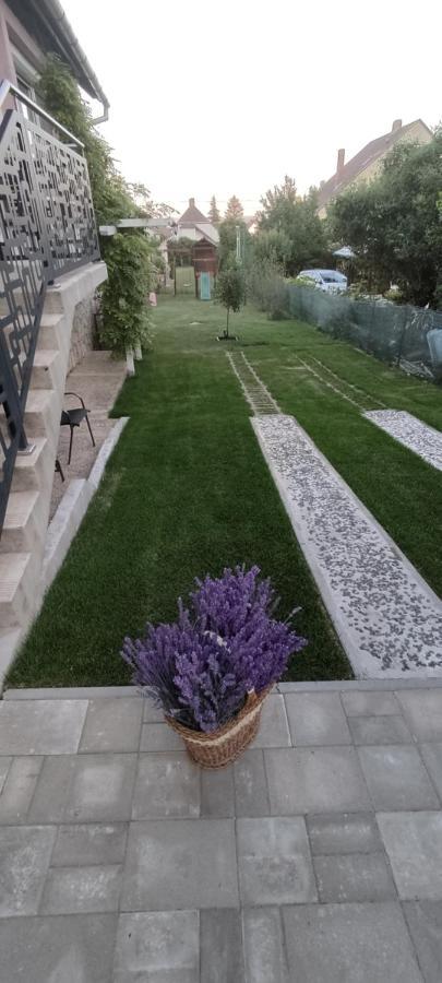 דירות באלאטונפורד Lila Fuge Apartman מראה חיצוני תמונה