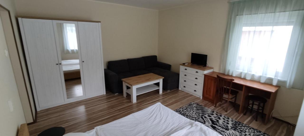 דירות באלאטונפורד Lila Fuge Apartman מראה חיצוני תמונה