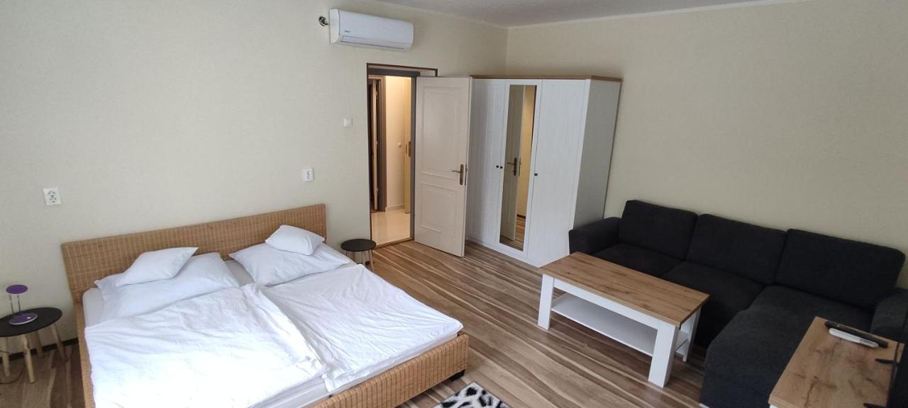 דירות באלאטונפורד Lila Fuge Apartman מראה חיצוני תמונה
