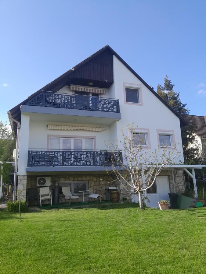 דירות באלאטונפורד Lila Fuge Apartman מראה חיצוני תמונה
