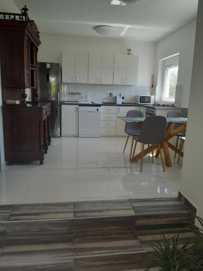 דירות באלאטונפורד Lila Fuge Apartman מראה חיצוני תמונה