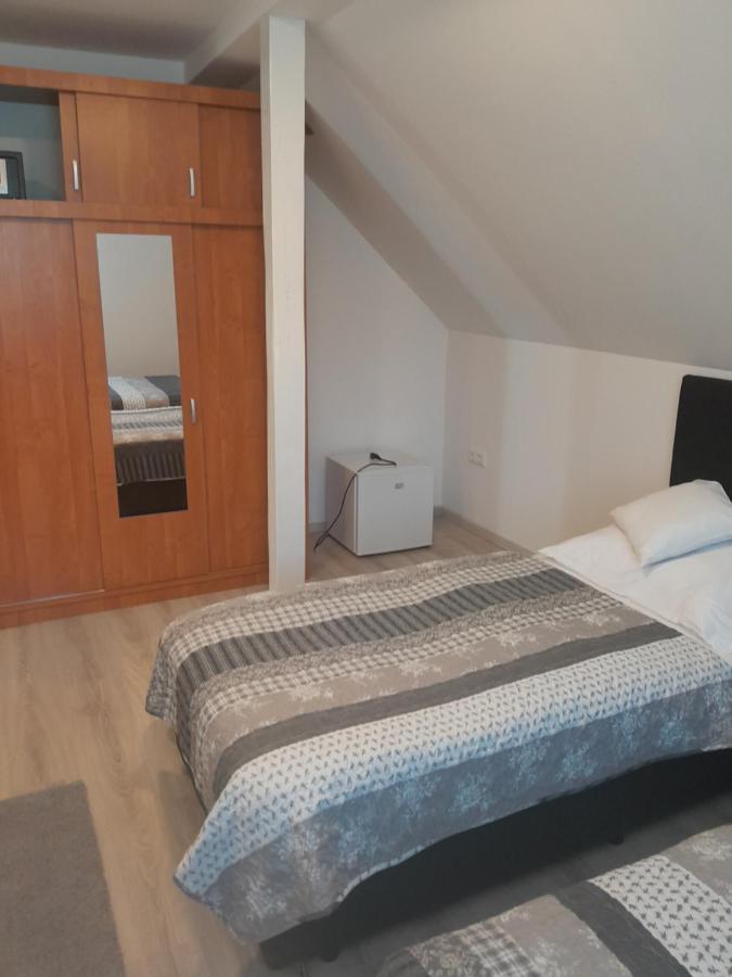דירות באלאטונפורד Lila Fuge Apartman מראה חיצוני תמונה