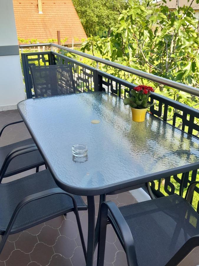 דירות באלאטונפורד Lila Fuge Apartman מראה חיצוני תמונה
