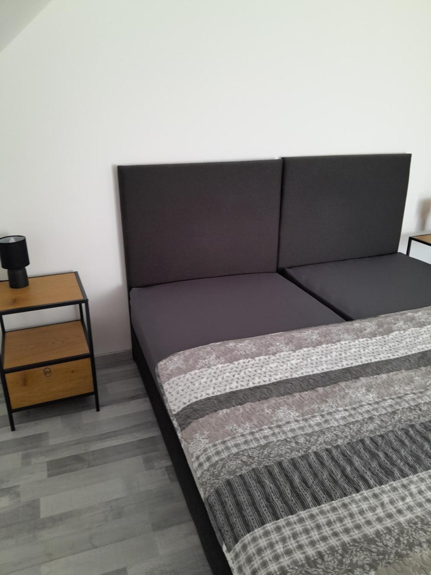 דירות באלאטונפורד Lila Fuge Apartman מראה חיצוני תמונה